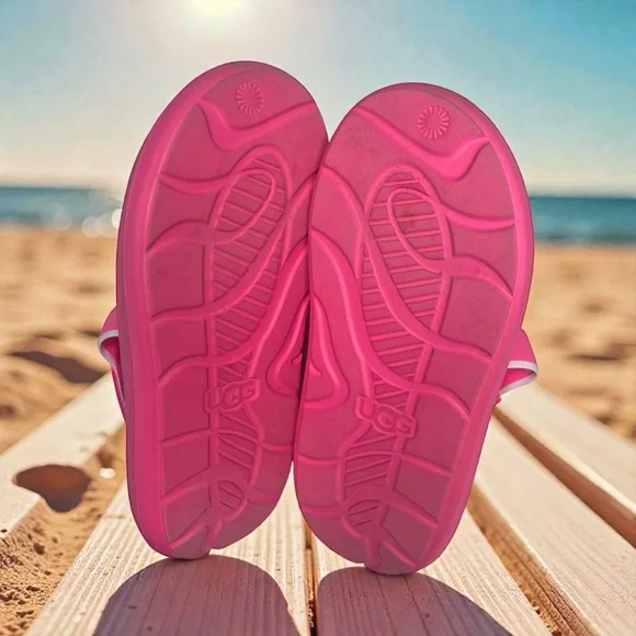 **like new** UGG Women’s Vibrant Pink Sandals - Picture 6 of 9